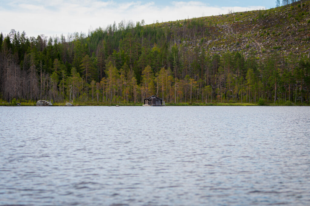 Drijvende fotohut in Zweden