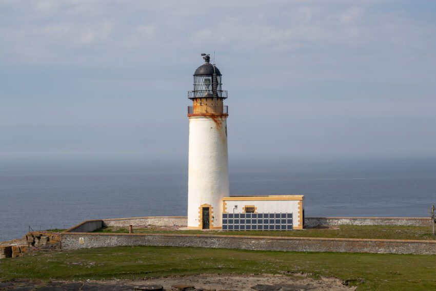 Een vuurtoren op de orkney-eilanden, Noup Cliffs nature reserve