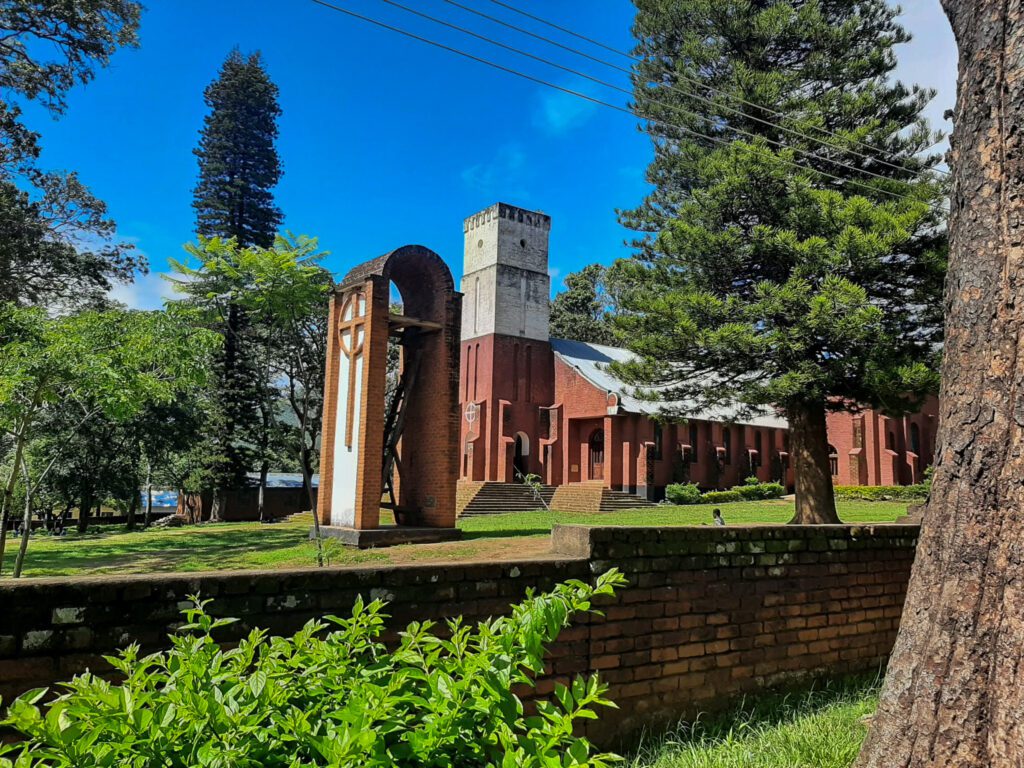 10 feiten over Malawi. Religie in Malawi. De kerk in Nkhoma, startpunt van de Nkhoma berg wandeling