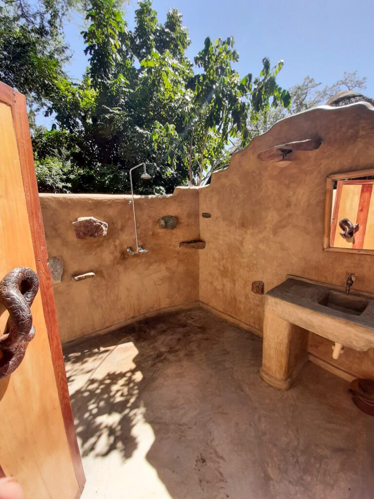 De douche bij Liwonde Safari Camp