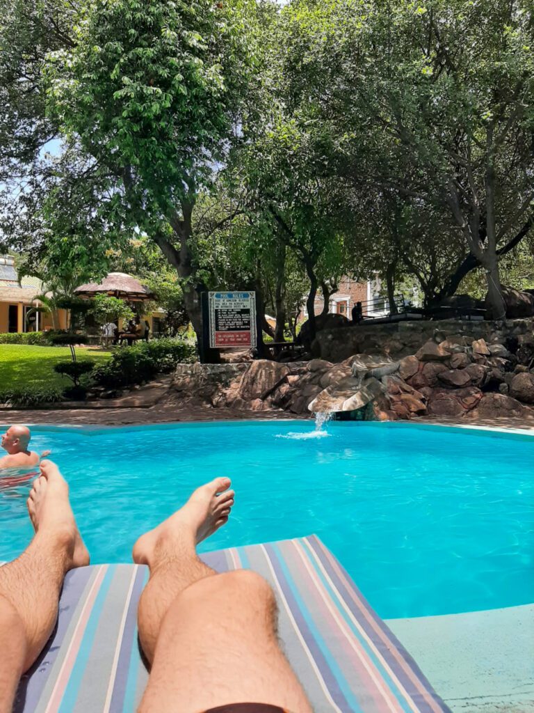 Safari Beach Lodge zwembad, één van de lodges in Senga Bay