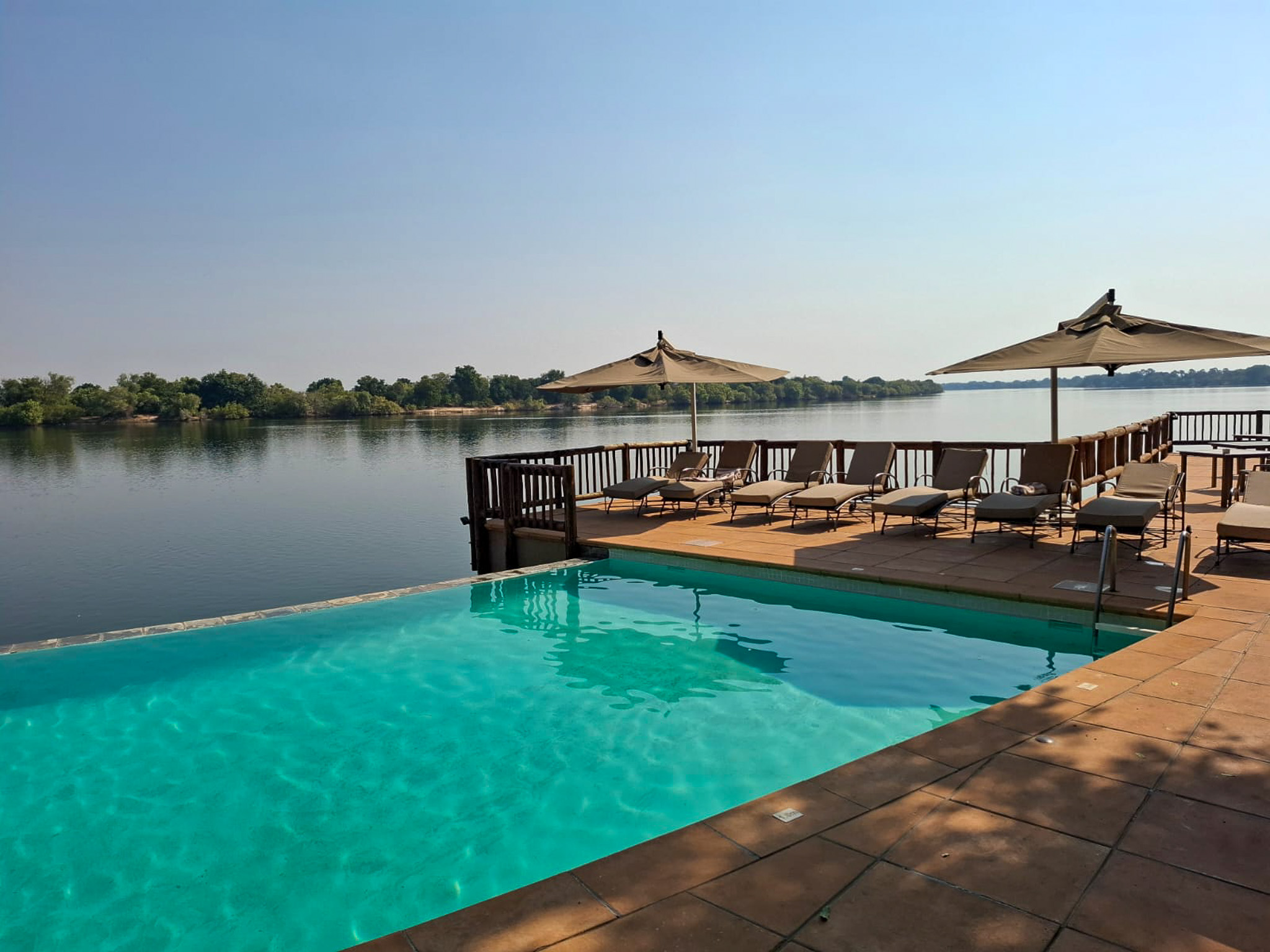 Het zwembad van The David Livingstone Safari Lodge and Spa